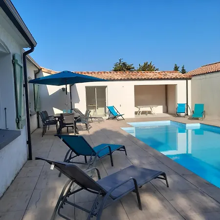 Bretignolles Villa 度假居 *
